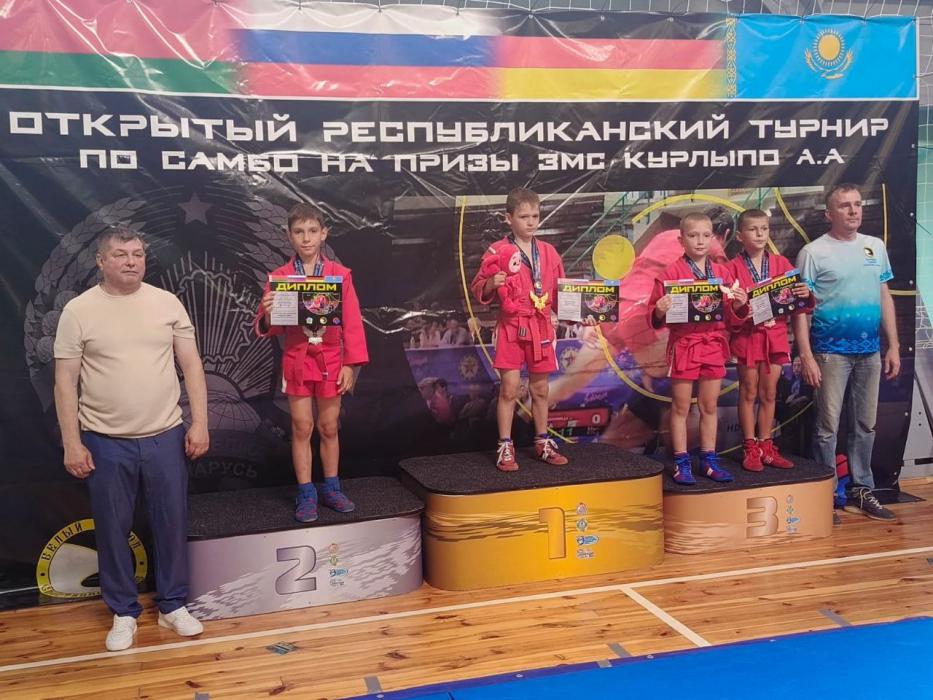 12 медалей выиграли великолукские самбисты на соревнованиях в Минской области 