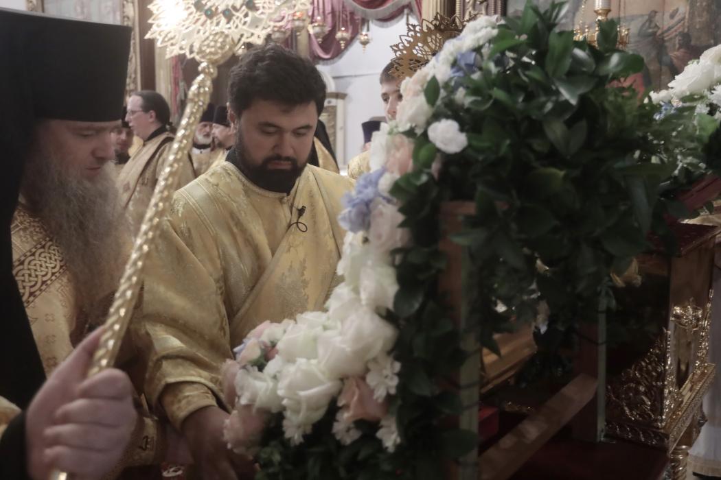 Псков торжественно встретил мощи святого Тихона