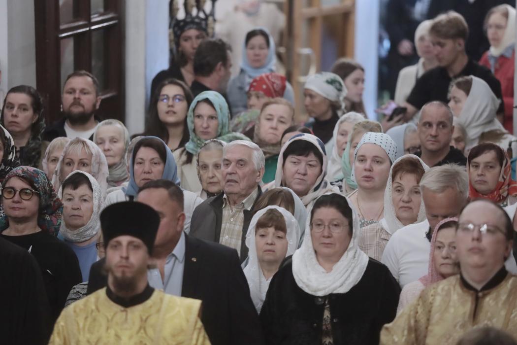 Псков торжественно встретил мощи святого Тихона