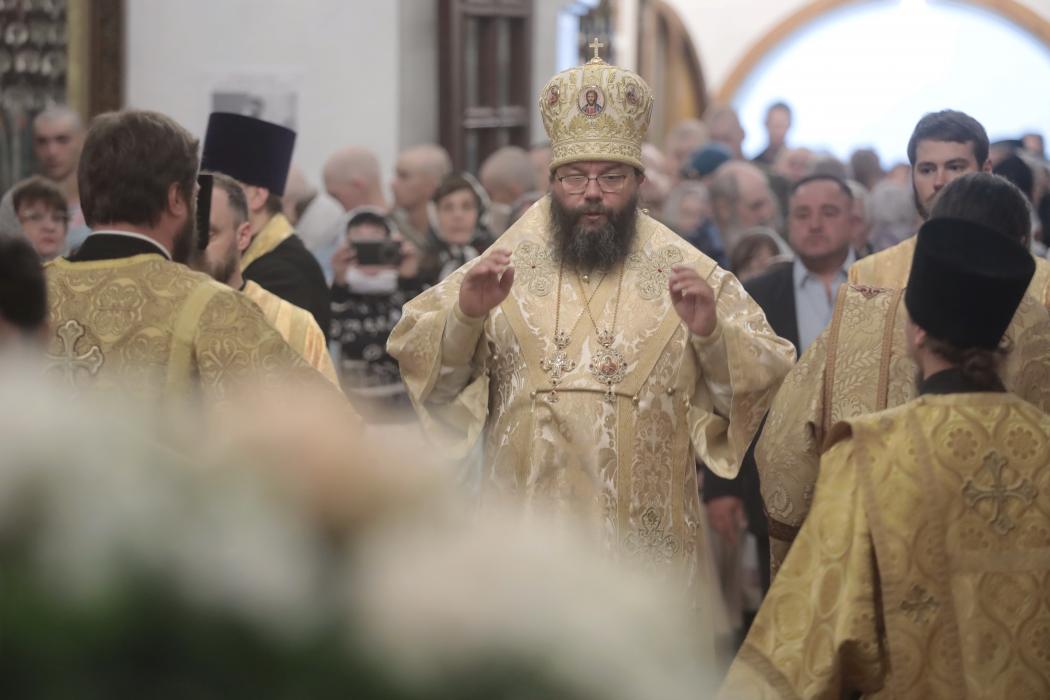 Псков торжественно встретил мощи святого Тихона