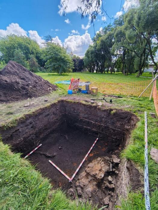​Археологические раскопки на Запсковье выявили фрагменты XIV–XVI веков в преддверии установки памятника князю Довмонту
