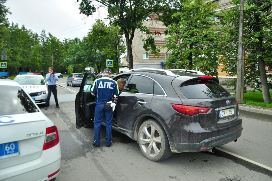Рейд по проверке перевозки детей провели полицейские в Пскове