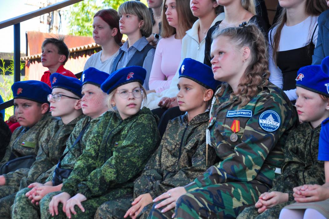 Проект «Наши Герои» представили на парклете «Эфир» в Пскове