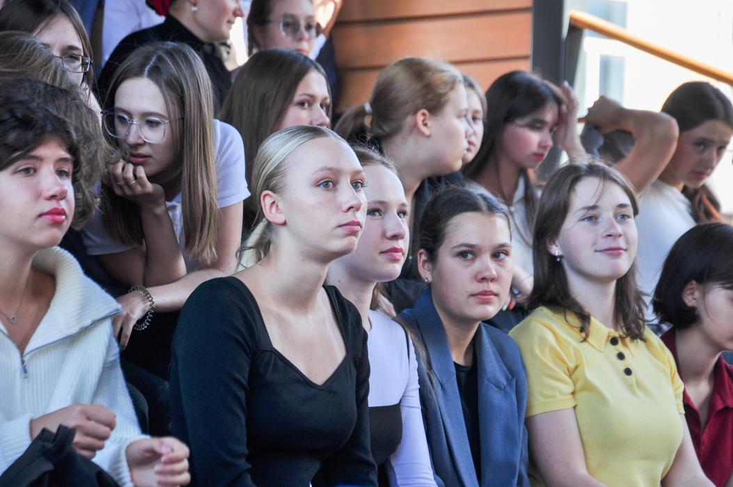 Проект «Наши Герои» представили на парклете «Эфир» в Пскове