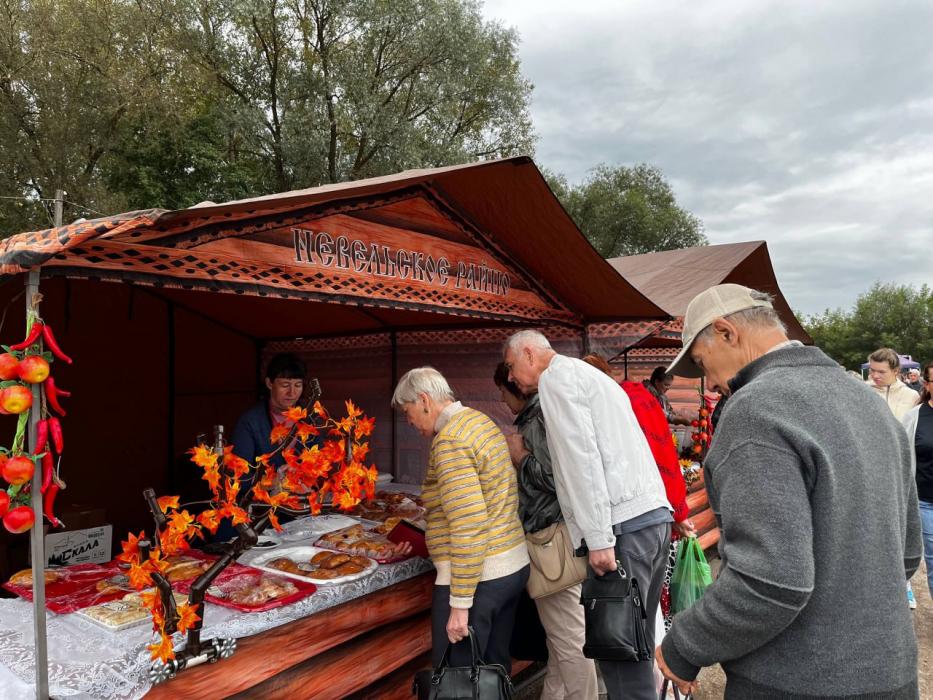 Производители из семи регионов России и Белоруссии представили свою продукцию на ярмарке в Невельском районе 