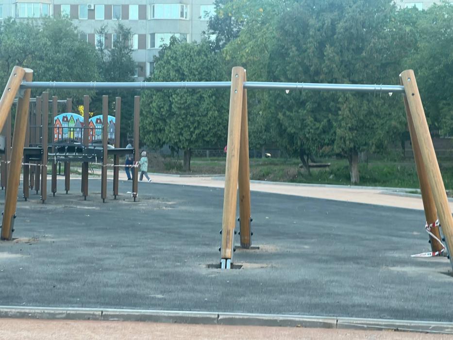 Продолжаются работы по ​благоустройству сквера у гостиницы «Рижская»
