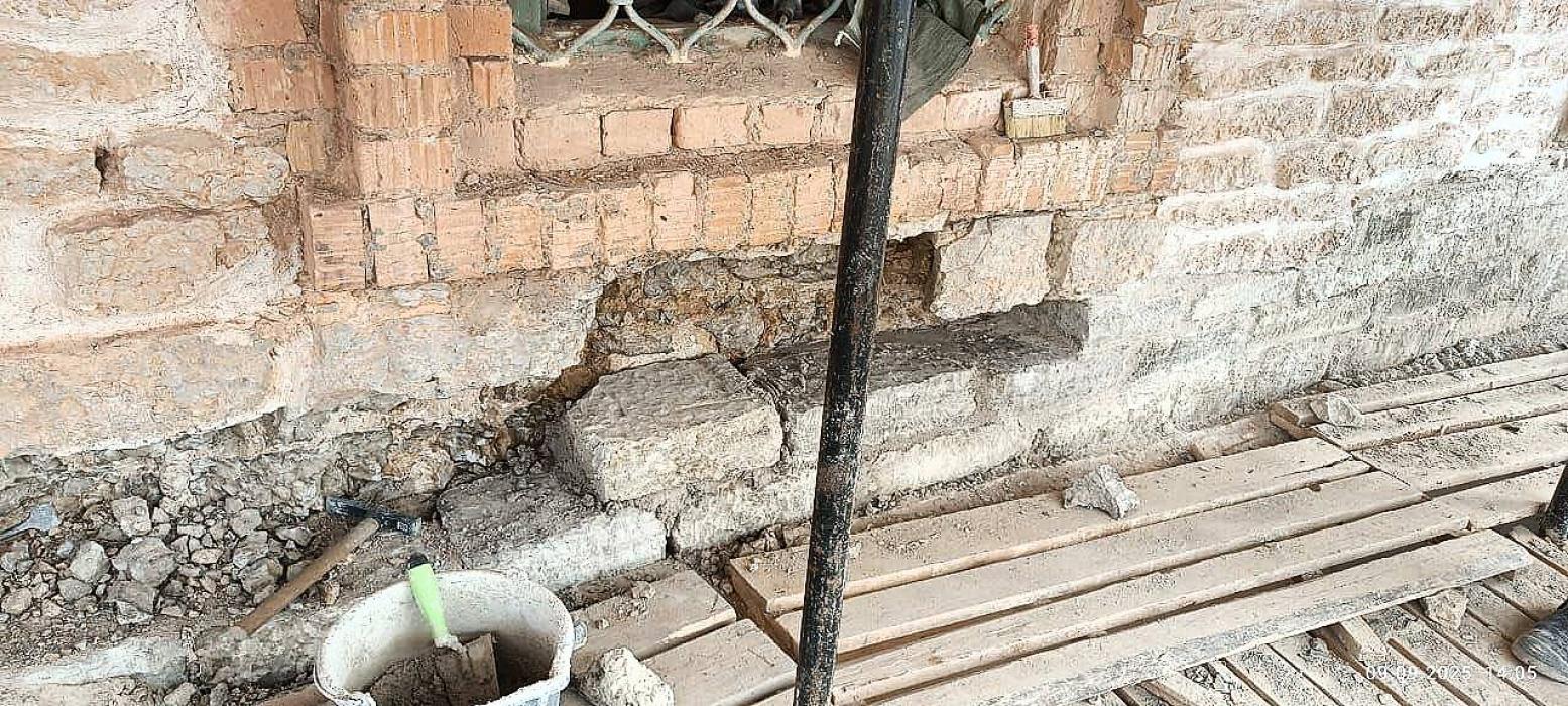 В Стефановской церкви Мирожского монастыря завершено нанесение штукатурного покрытия на барабан купола