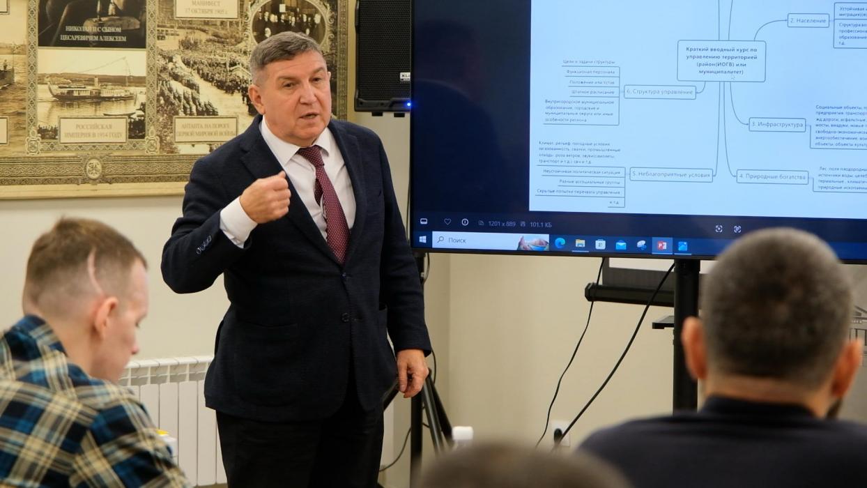 Лекцию о развитии местного самоуправления в России прослушали участники программы «Герои земли Псковской»