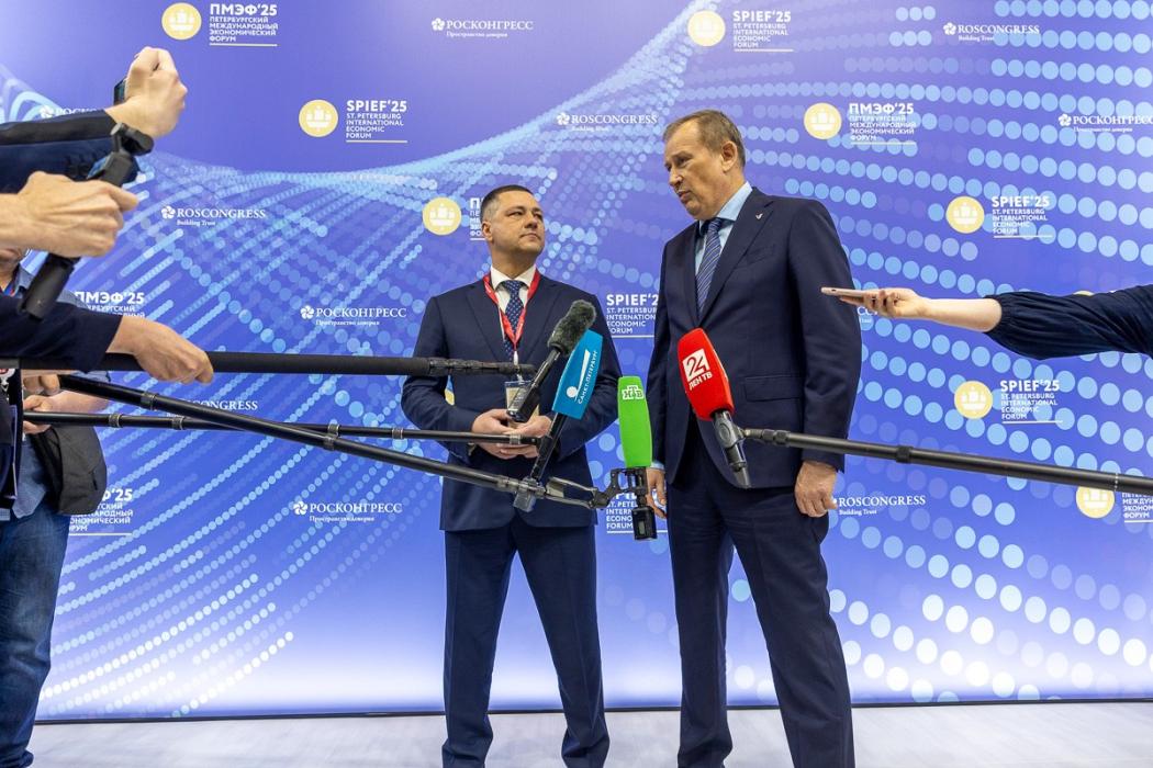 Работа делегации Псковской области во главе с губернатором Михаилом Ведерниковым на ПМЭФ-2025