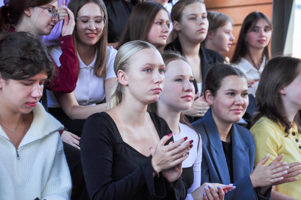 Проект «Наши Герои» представили на парклете «Эфир» в Пскове