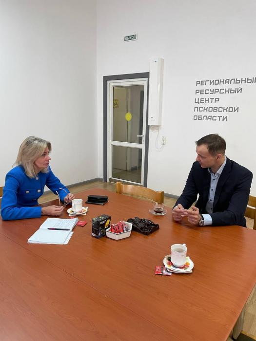 Наталья Мельникова посетила производственно-интеграционные мастерские 