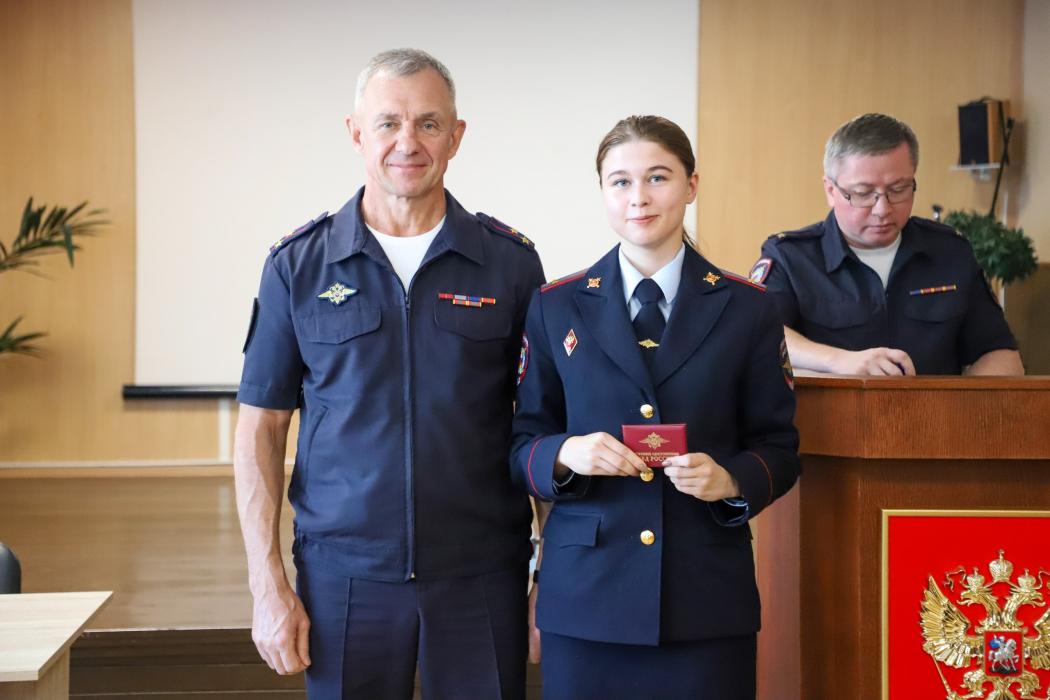 Более 30 выпускников ведомственных вузов пополнили ряды полицейских Псковской области