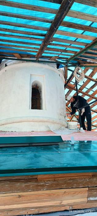 В Стефановской церкви Мирожского монастыря завершено нанесение штукатурного покрытия на барабан купола