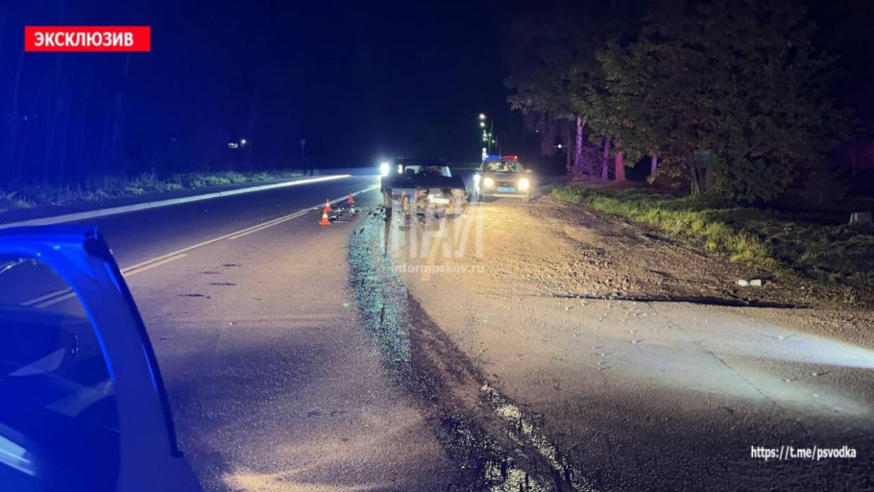 ​Лобовое столкновение автомобилей произошло в Пскове