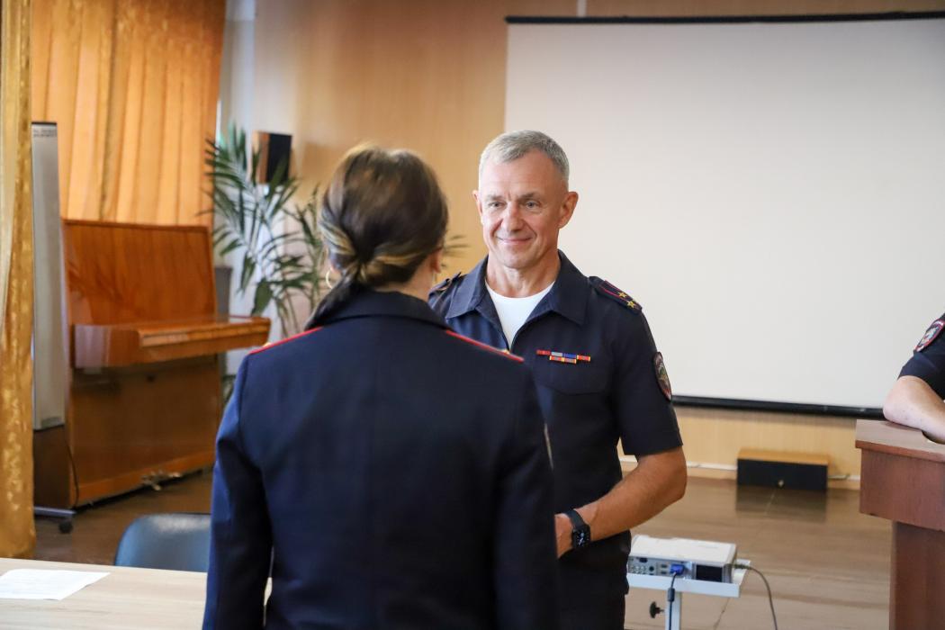 Более 30 выпускников ведомственных вузов пополнили ряды полицейских Псковской области