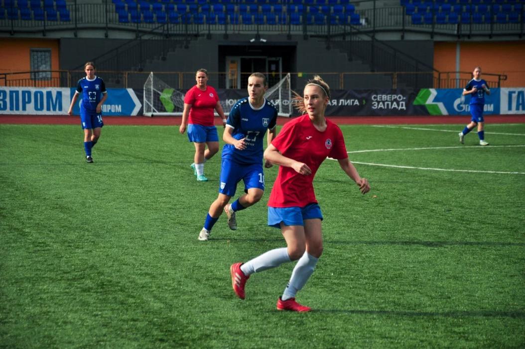 Псковские футболистки выиграли серебро первенства СЗФО