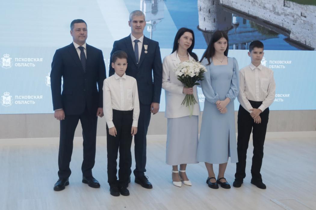 Награждение победителей конкурса многодетных семей в Пскове