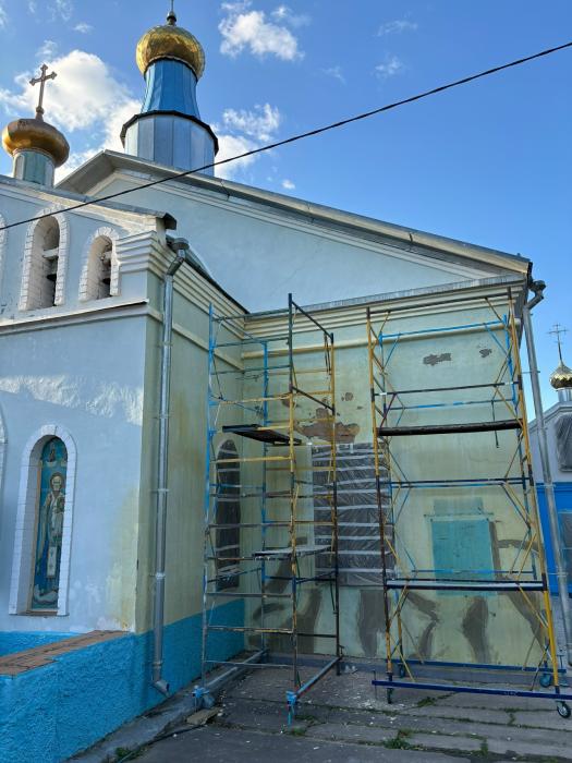 В Дедовичах продолжается ремонт храма Покрова пресвятой Богородицы