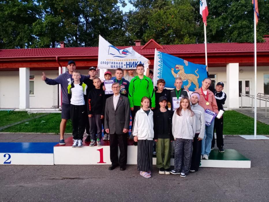 Псковичи выиграли медали чемпионата и первенства Великого Новгорода по гребле на байдарках и каноэ
