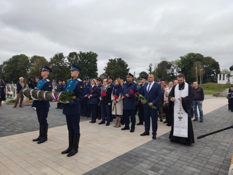 Память погибших при защите Отечества псковичей почтили в Выбутах