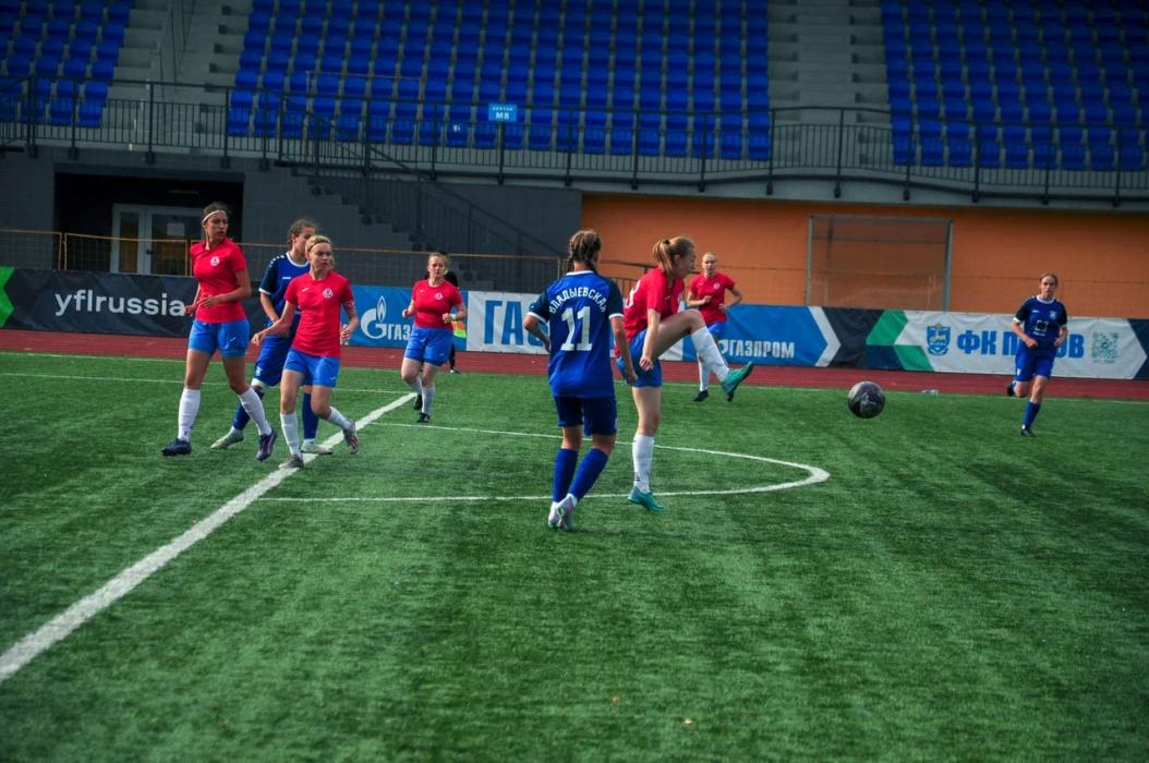 Псковские футболистки выиграли серебро первенства СЗФО