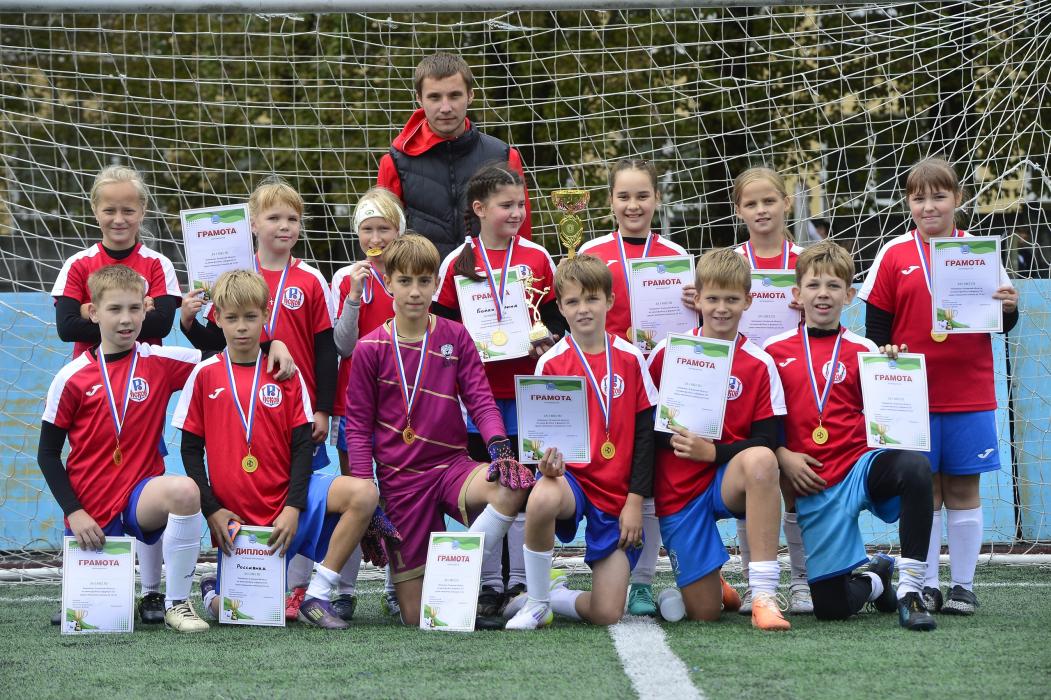Псковская «Россиянка» выиграла чемпионат Псковской области по футболу среди смешанных команд 