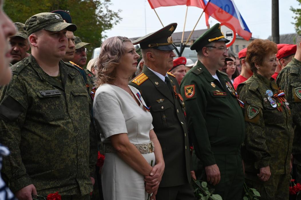 Стелу в честь Героя России Владислава Макарова открыли в Невеле