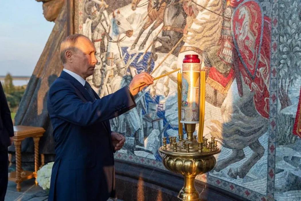 Михаил Ведерников поздравил Владимира Путина с днём рождения