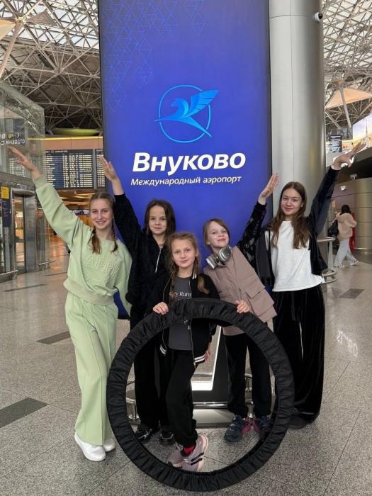 Спортсменки Псковской области прибыли в Италию для участия в соревнованиях по воздушной гимнастике