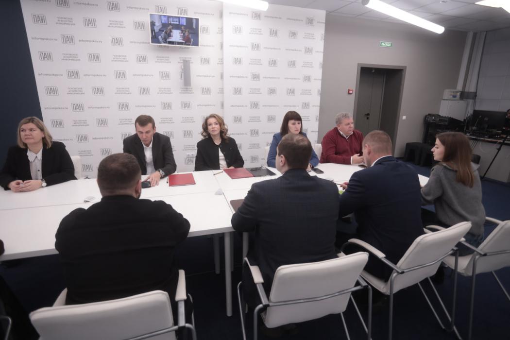 Подписание соглашения между «Медиацентром 60» и «АпсныМедиа»