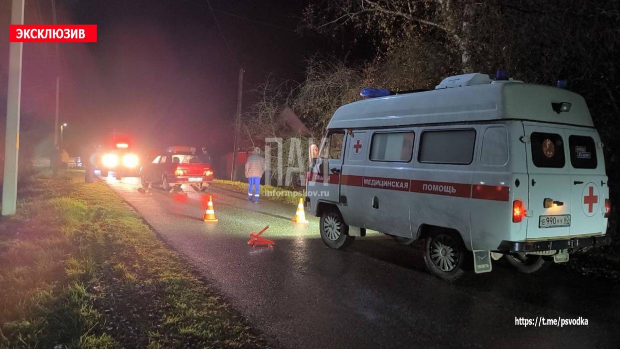 Мужчина погиб под колёсами ВАЗа в Локне