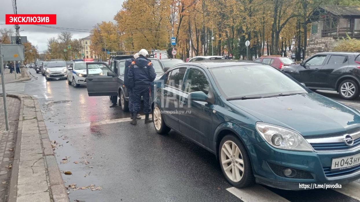 Женщину госпитализировали в больницу после ДТП на Октябрьском проспекте в Пскове