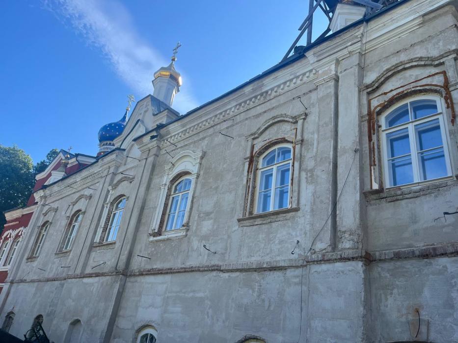 ​В Сретенской церкви Псково-Печерского монастыря начали монтаж вентиляции