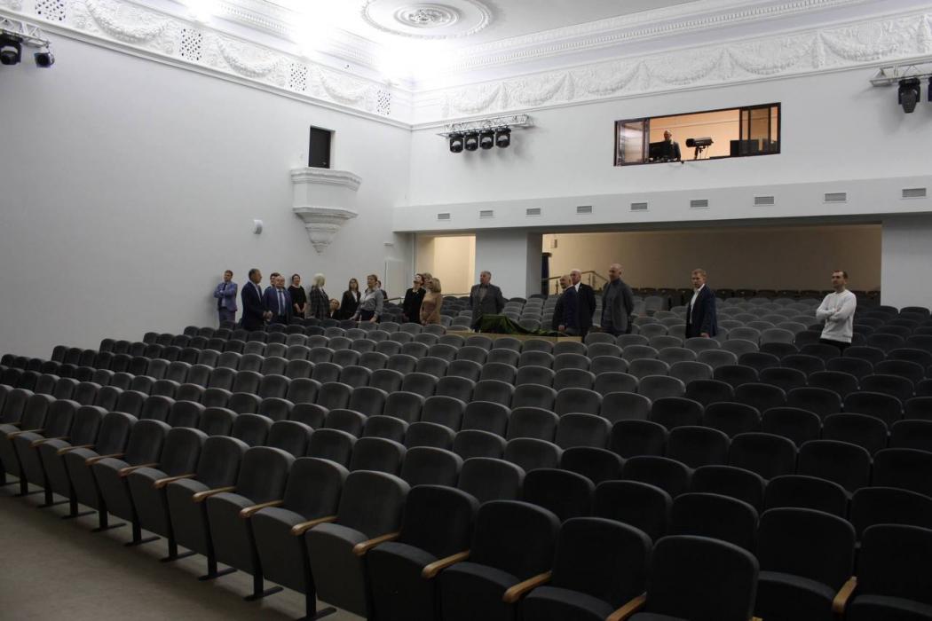 Глава Пскова поделился фотографиями отремонтированного концертного зала ГКЦ