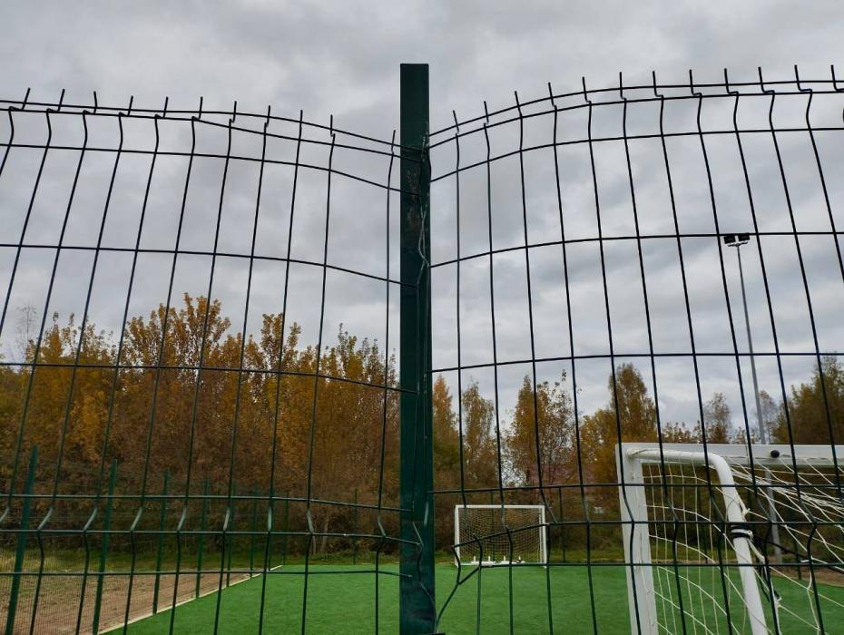 В Великолукском районе неизвестные повредили новую спортивную площадку