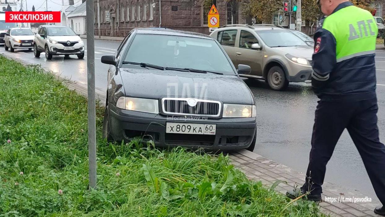В Пскове умер перевозивший пассажира таксист