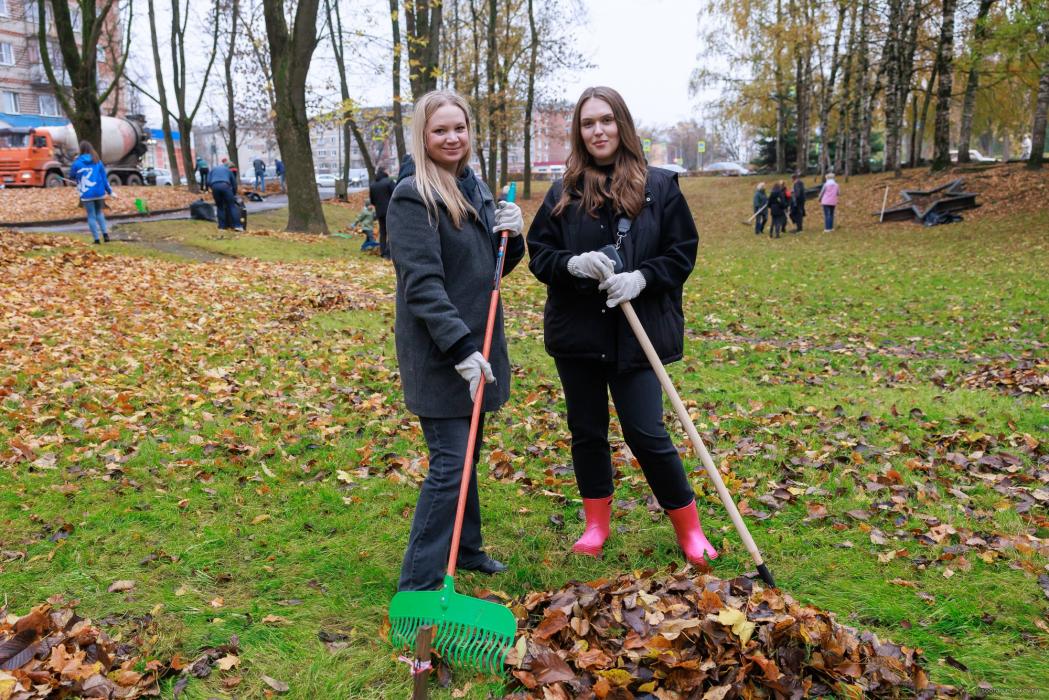 Общегородской субботник прошёл в Пскове