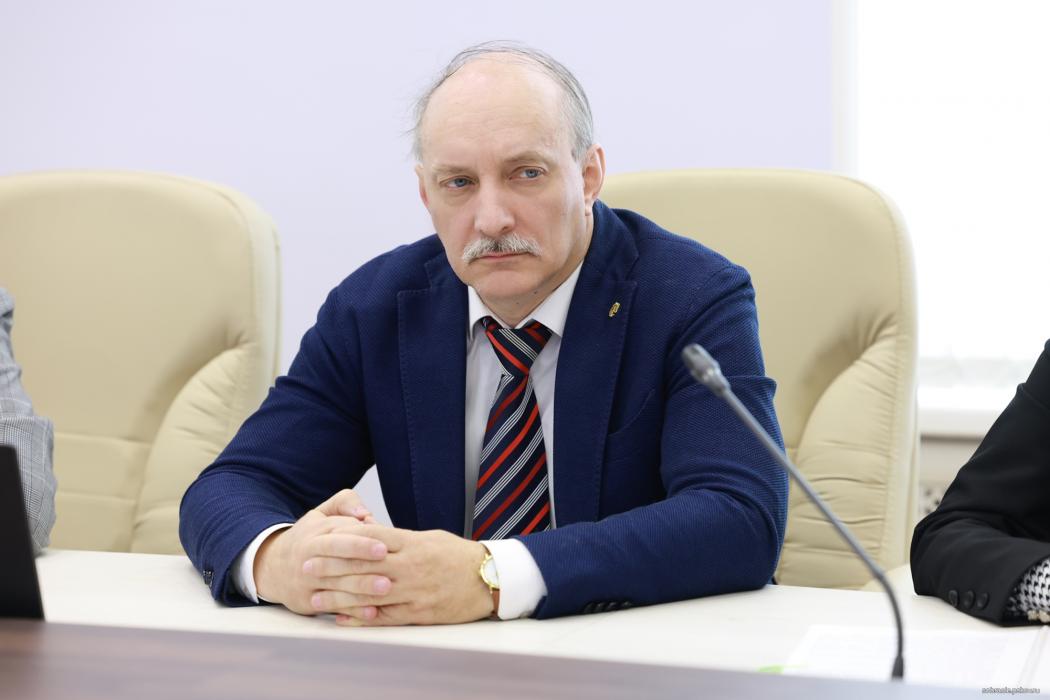 Внесение актуальных поправок в областную правовую базу обсудили на законодательном комитете Собрания