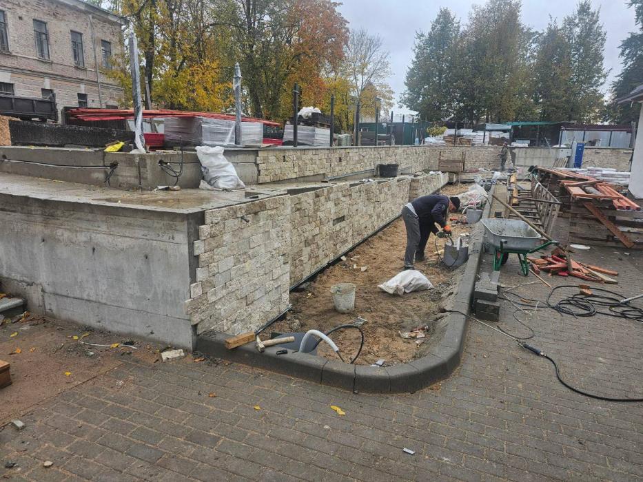 Благоустройство вокруг церкви Николы со Усохи в Пскове
