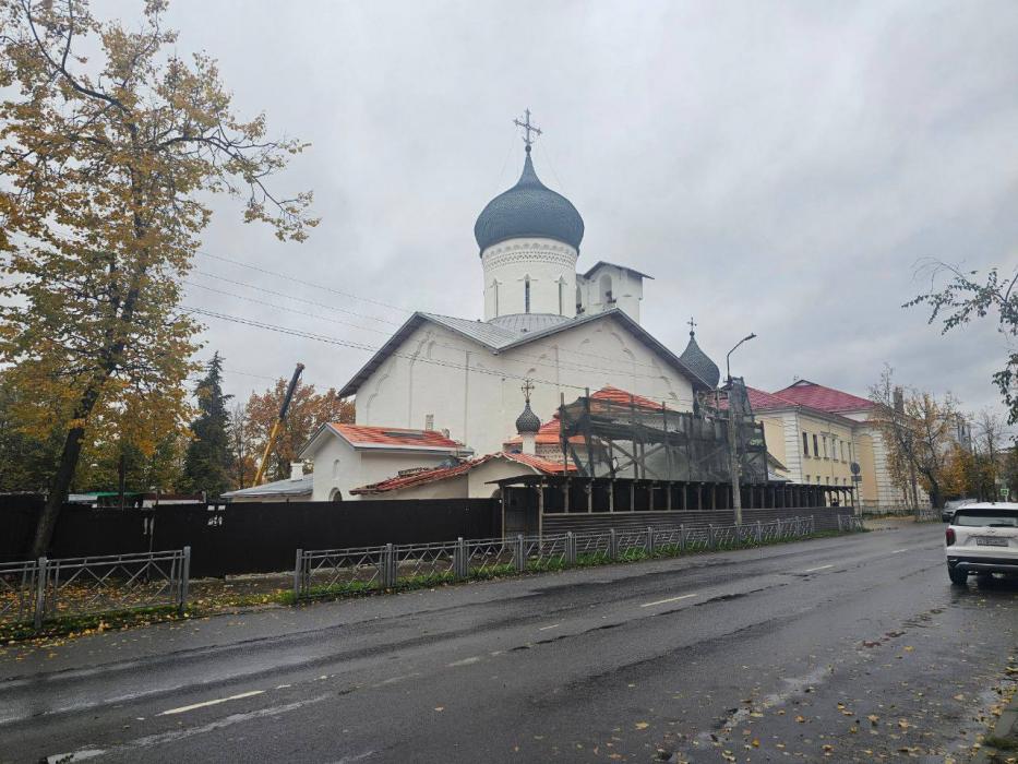 Благоустройство вокруг церкви Николы со Усохи в Пскове