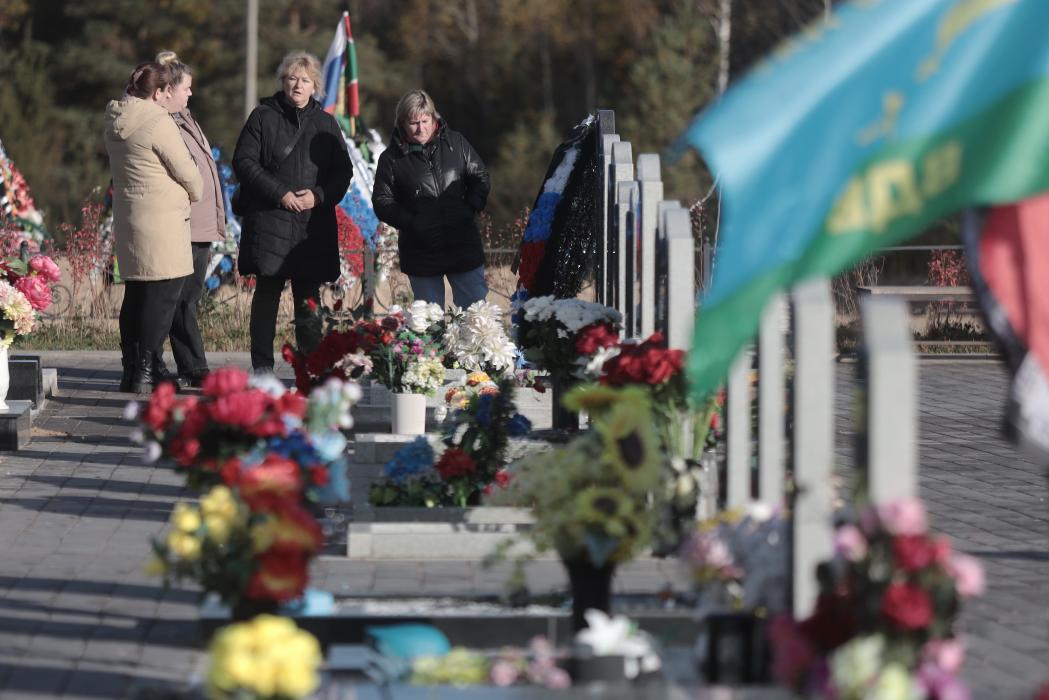 Профсоюзы Псковской области почтили память защитников Отечества