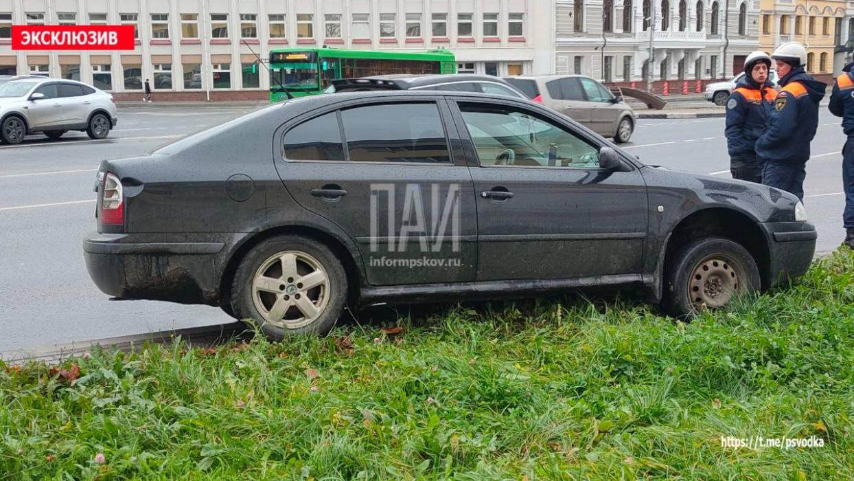 В Пскове умер перевозивший пассажира таксист