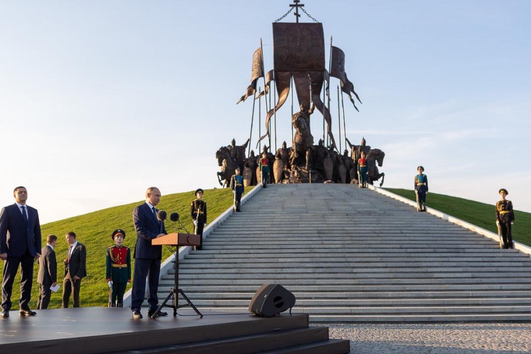 Псковские депутаты поздравили президента с днём рождения