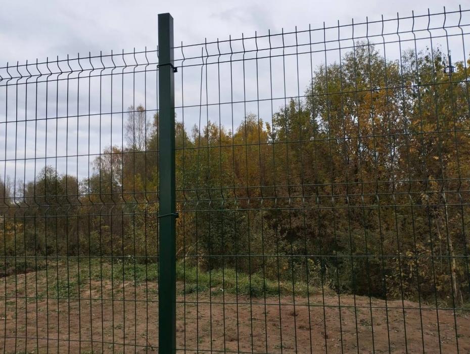 В Великолукском районе неизвестные повредили новую спортивную площадку