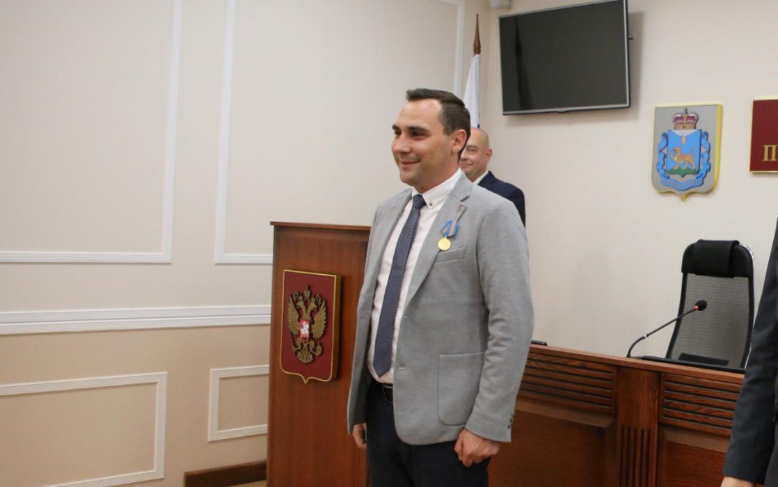 Сотрудников уголовного розыска наградили в Пскове
