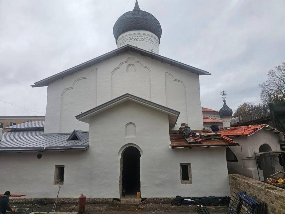 Благоустройство вокруг церкви Николы со Усохи в Пскове