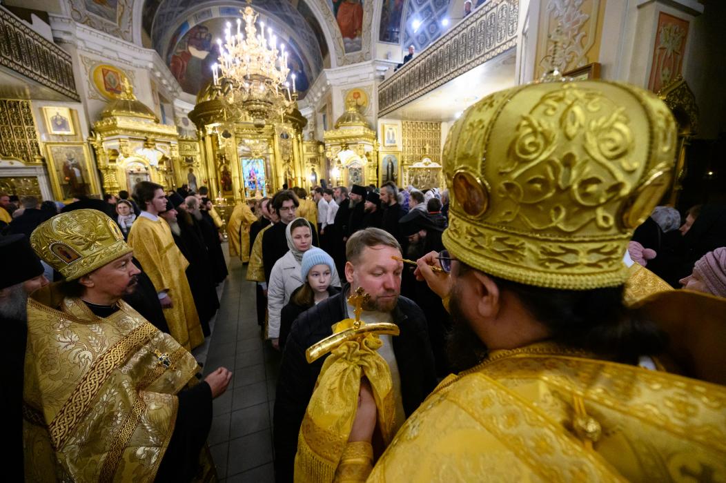 Митрополит Матфей возглавил всенощное бдение в Псково-Печерском монастыре