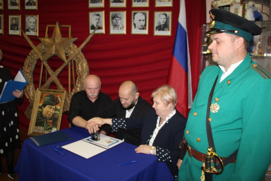 Церемония гашения почтового конверта к 100-летию Героя Советского Союза Молдагуловой прошла в Псковской области