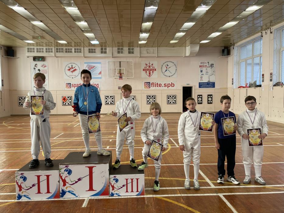 Псковичи выиграли медали петербургских соревнований по фехтованию