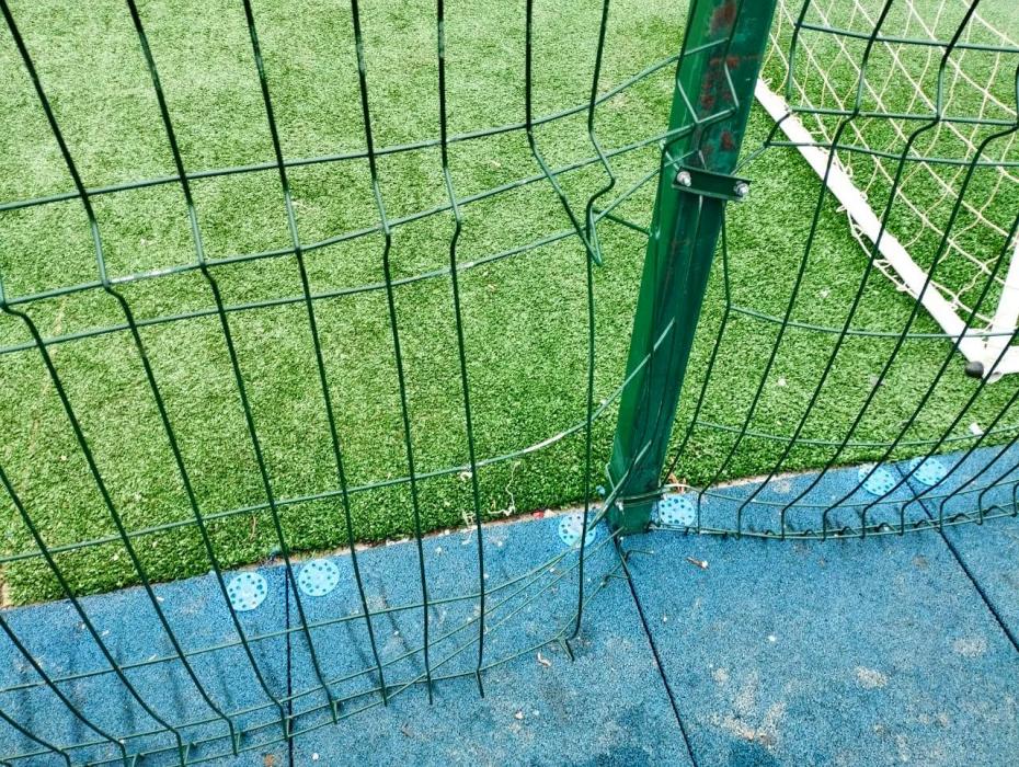В Великолукском районе неизвестные повредили новую спортивную площадку